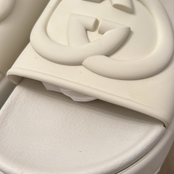 Gucci sandal with interlocking G - Picture 9 of 11